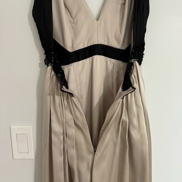 BCBG Maxazria Low Cut Front Open Back Champagne and Black Beaded Gown Size 4 - Picture 6 of 13